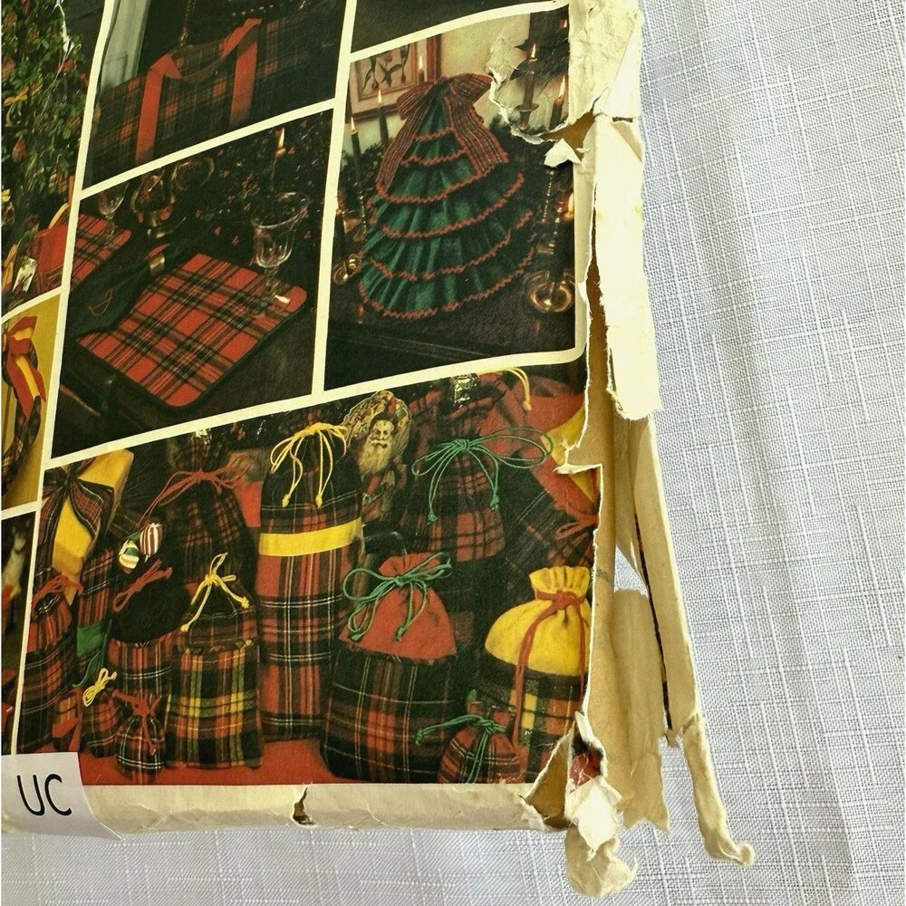 Vogue Sewing Pattern 1541 Christmas Decor Wreath Log Carrier Placemats Pillows